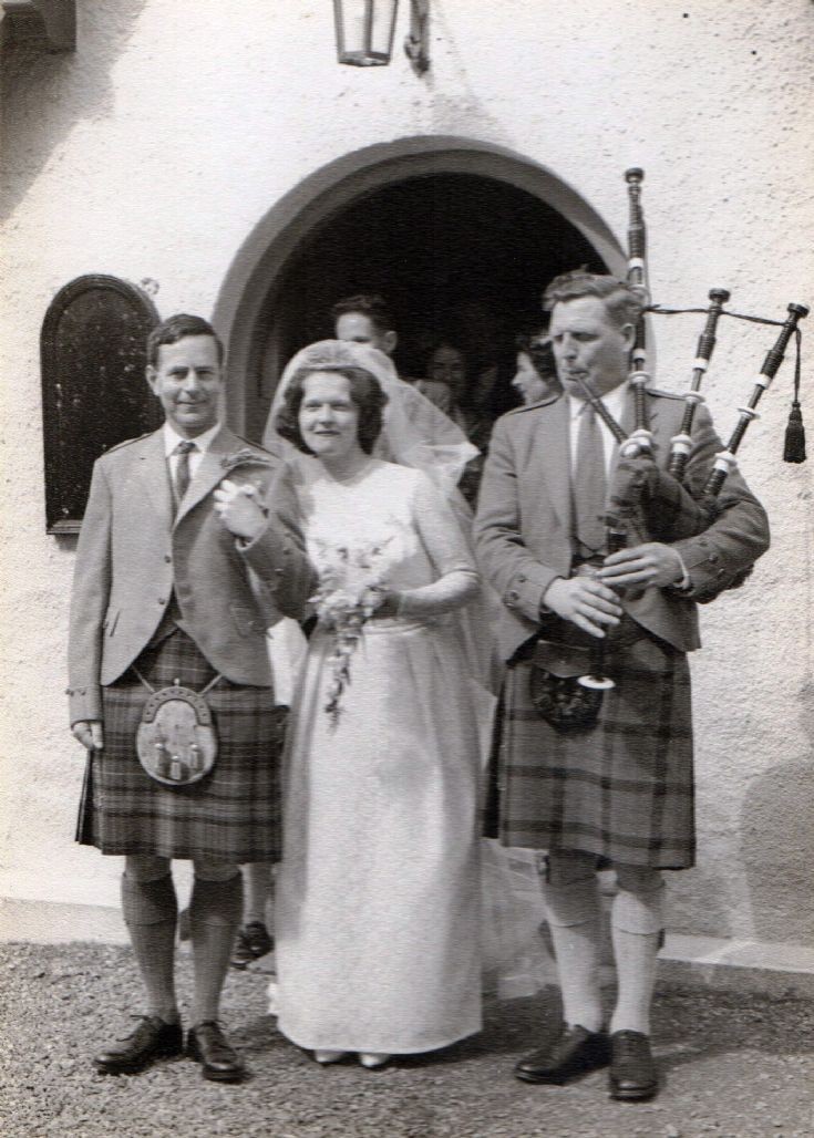 Donald Mhor ( Keppoch ) Piping at Wedding